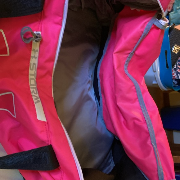 Under Armour Women's Travel Bag in Pink and Black - Picture 5 of 5